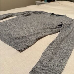Old Navy Men's Heather Gray V-Neck Sweater